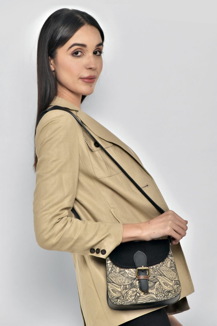 Essence Luxe Sling