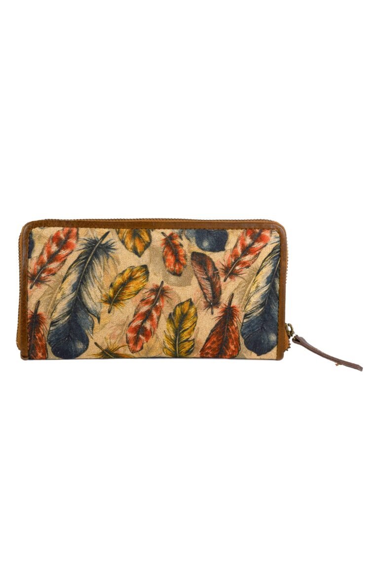 Feathers Clutch