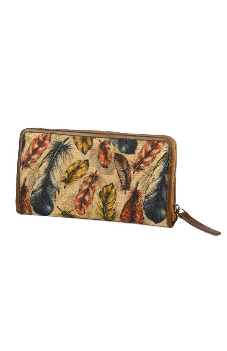 Feathers Clutch